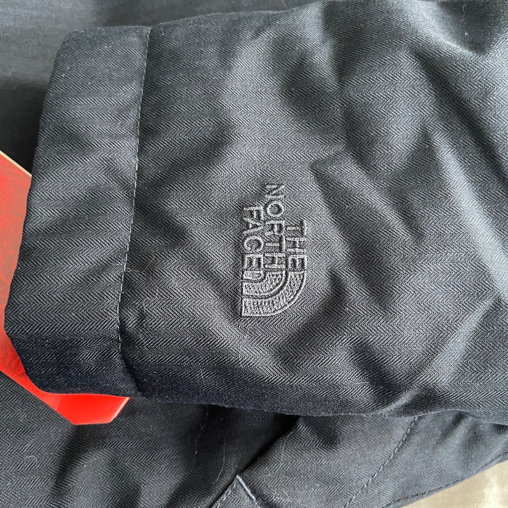 The North Face Women's Navy winter Jacket - Picture 5 of 13